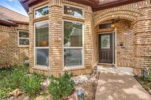 608 Crest Ridge Dr, Irving, TX 75061 - Photo 2