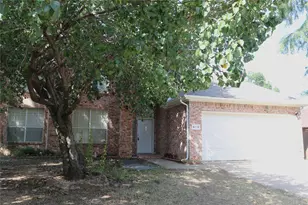 4710 Lincolnshire Dr, Grand Prairie, TX 75052 - Photo 4