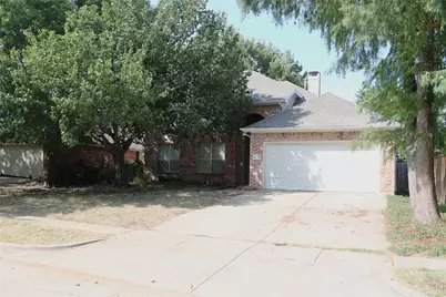 4710 Lincolnshire Drive, Grand Prairie, TX 75052 - Photo 2