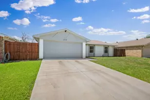 2314 Benbrook Dr, Carrollton, TX 75007 - Photo 2