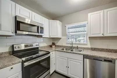 802 E Dallas Street, Mansfield, TX 76063 - Photo 6