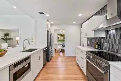 7431 Larchview, Dallas, TX 75254 - Photo 10