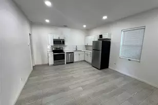 410 S Vaden St, Sherman, TX 75090 - Photo 2