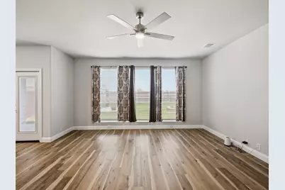 201 Sweetwater Drive, Commerce, TX 75428 - Photo 4