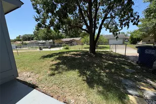 1362 Southridge Dr, Lancaster, TX 75146 - Photo 22