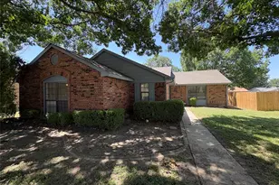 1362 Southridge Dr, Lancaster, TX 75146 - Photo 2