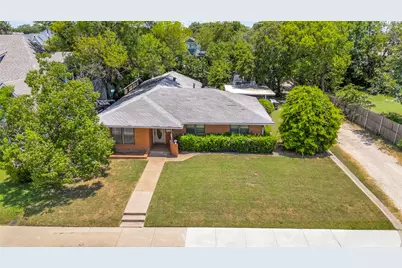 311 S Dooley Street, Grapevine, TX 76051 - Photo 1
