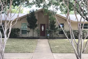 902 Bradfield Dr, Garland, TX 75042 - Photo 2