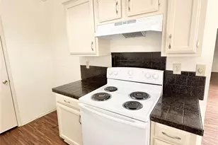 658 Stonehenge Dr, Grand Prairie, TX 75052 - Photo 6