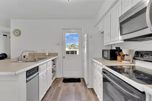 341 Arborview Dr, Garland, TX 75043 - Photo 4