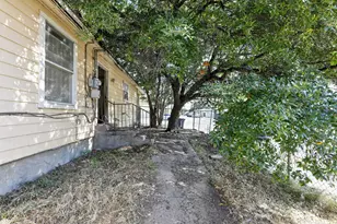 940 E Tucker St, Fort Worth, TX 76104 - Photo 18