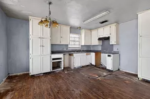940 E Tucker St, Fort Worth, TX 76104 - Photo 8