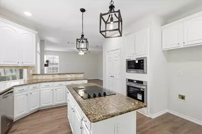 925 Hillside Court, Highland Village, TX 75077 - Photo 12
