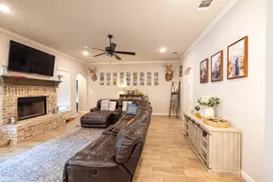3006 Promenade Dr, Granbury, TX 76049 - Photo 2