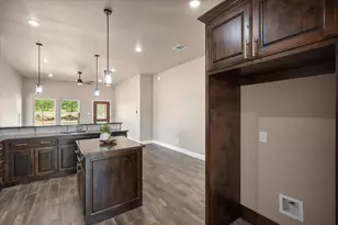 860 Fuller Ave, Cleburne, TX 76031 - Photo 8