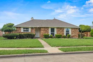 2217 Rockbluff Dr, Rowlett, TX 75088 - Photo 2