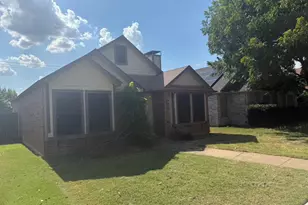 2012 Pheasant Dr, Lewisville, TX 75077 - Photo 2