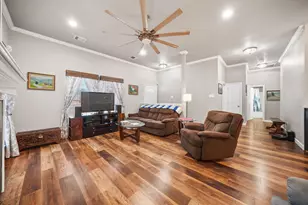 609 Columbia Ave, Waxahachie, TX 75165 - Photo 2