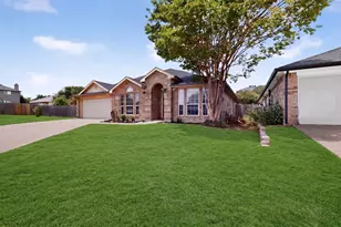 1012 Hidden View Ct, Burleson, TX 76028 - Photo 2