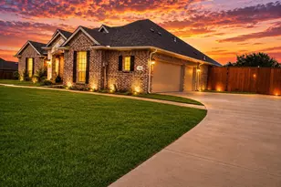 690 Serenity Ln, Red Oak, TX 75154 - Photo 2