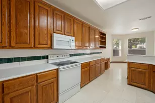 1718 Lake Bluff Dr, Garland, TX 75043 - Photo 18