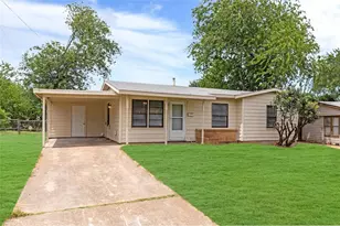 4713 Laverda Dr, Haltom City, TX 76117 - Photo 2