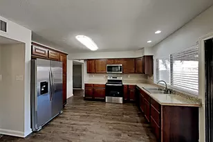 3522 Whitney Dr, Carrollton, TX 75007 - Photo 4