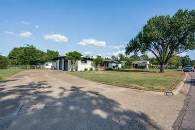 4708 Holiday Lane E, North Richland Hills, TX 76180 - Photo 32