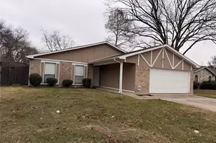 2011 Lavon Creek Ln, Arlington, TX 76006 - Photo 2