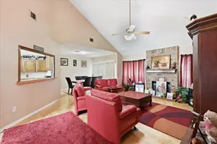2020 E Branch Hollow Dr, Carrollton, TX 75007 - Photo 4