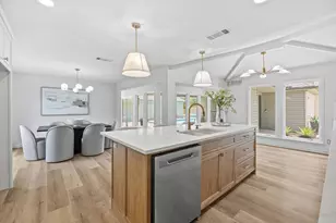 9902 Wood Forest Dr, Dallas, TX 75243 - Photo 10