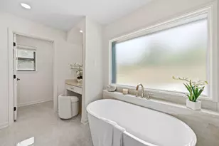 9902 Wood Forest Dr, Dallas, TX 75243 - Photo 18