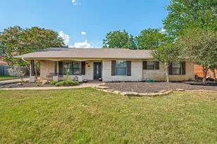 221 Linda Ln, Irving, TX 75062 - Photo 1