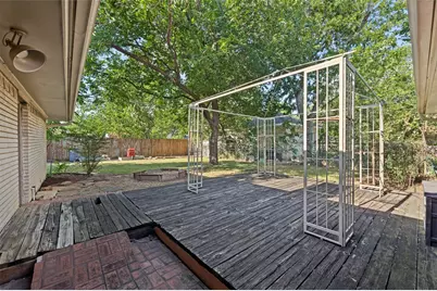 221 Linda Lane, Irving, TX 75062 - Photo 24