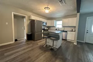 105 S Lakeview Dr, Lacy Lakeview, TX 76705 - Photo 4