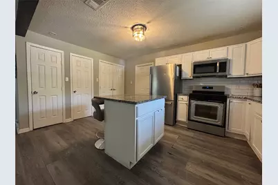 105 S Lakeview Drive, Lacy Lakeview, TX 76705 - Photo 8