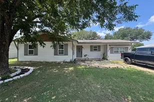 105 S Lakeview Dr, Lacy Lakeview, TX 76705 - Photo 2