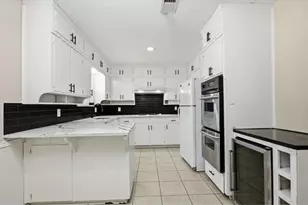 2108 Guinevere St, Arlington, TX 76014 - Photo 6