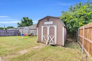 1006 Darren Dr, Burleson, TX 76028 - Photo 32