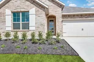 533 Hillcrest Cir, Justin, TX 76247 - Photo 2