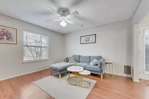 301 Ensenada Plaza, Dallas, TX 75211 - Photo 4