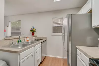 301 Ensenada Plaza, Dallas, TX 75211 - Photo 14