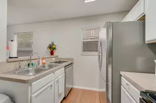 301 Ensenada Plaza, Dallas, TX 75211 - Photo 14