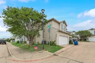 301 Ensenada Plaza, Dallas, TX 75211 - Photo 2