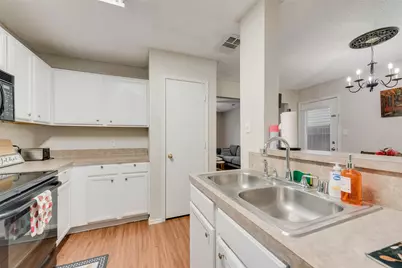 301 Ensenada Plaza, Dallas, TX 75211 - Photo 12