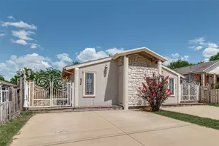 630 NW 11th St, Grand Prairie, TX 75050 - Photo 2