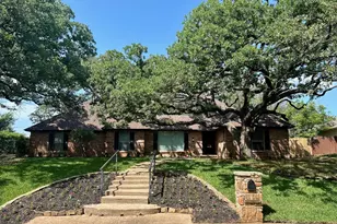 3609 Country Club Rd, Arlington, TX 76013 - Photo 2