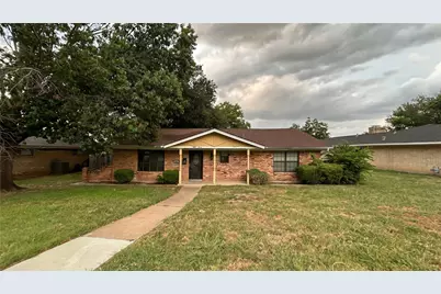 830 Windsor Place, Grand Prairie, TX 75051 - Photo 1