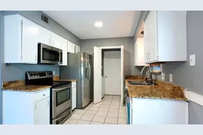 2010 W W Sanford Street, Arlington, TX 76012 - Photo 4