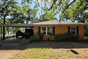 903 Country Club Rd, Bowie, TX 76230 - Photo 2